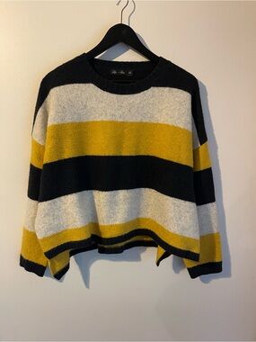 Lyla + Luxe Striped Oversized Cropped High Low Sweater XS